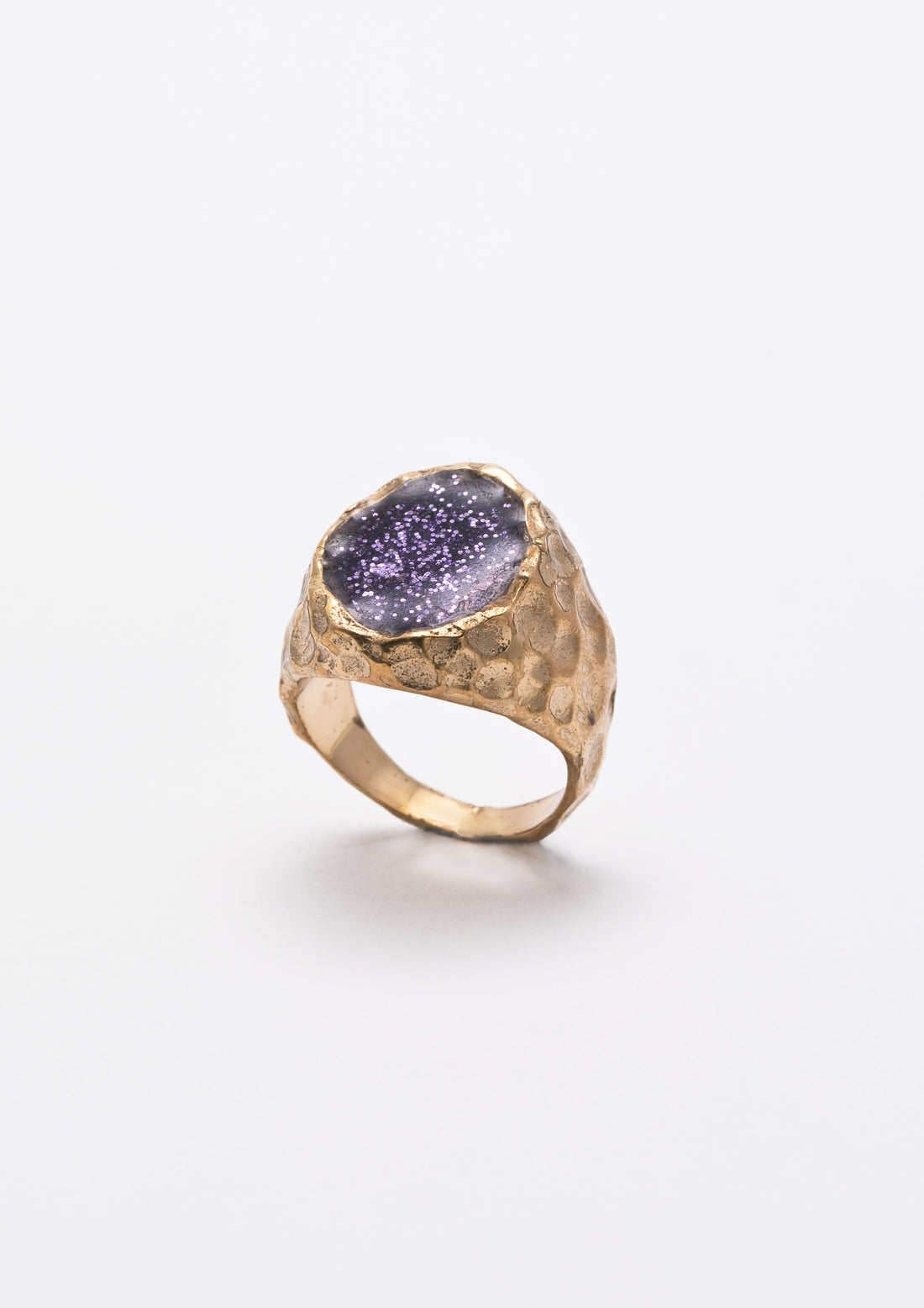 Purple sigillum ring